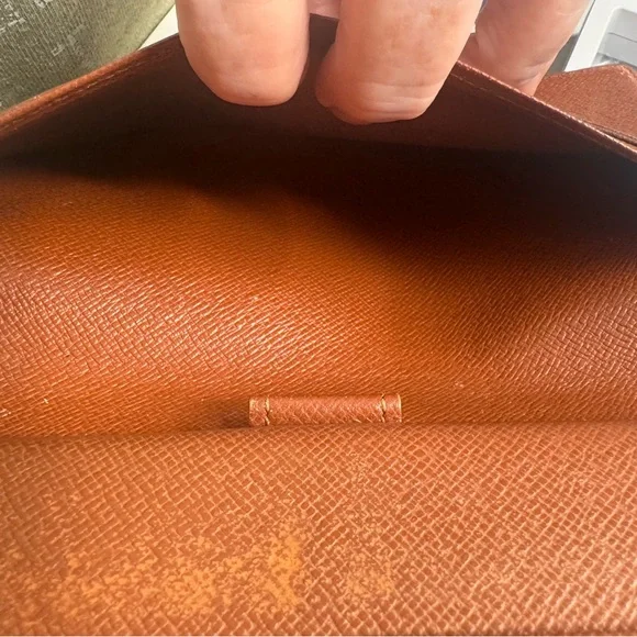 Louis Vuitton Portefeuille International Monogram
Wallet - Picture 8 of 10